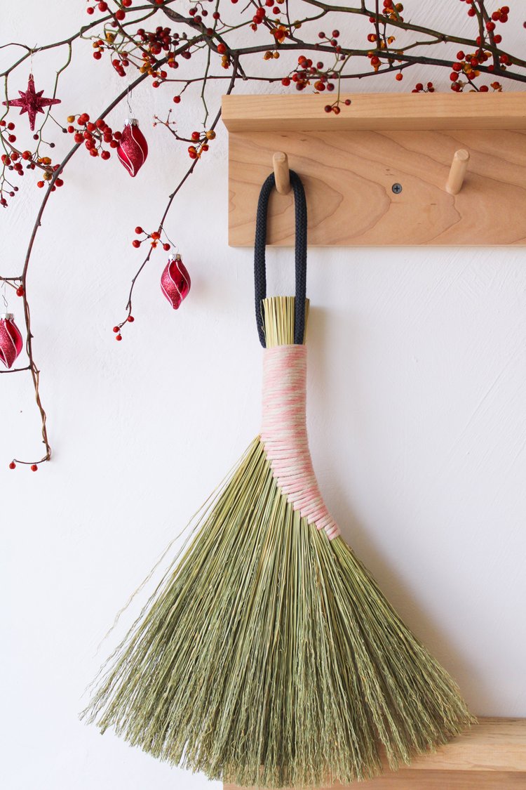 Handbroom-with-two-tone-pink-white-thread-handle