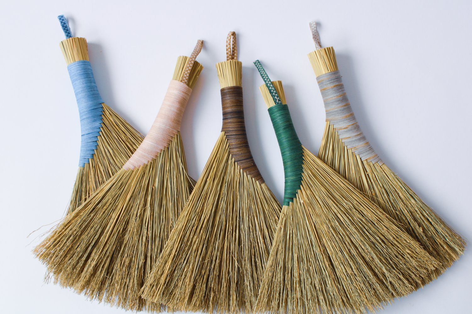 Many-Tampico-Brushes-With-Light-Blue-Pink-Brown-Green-Two-Tone-threaded-handles