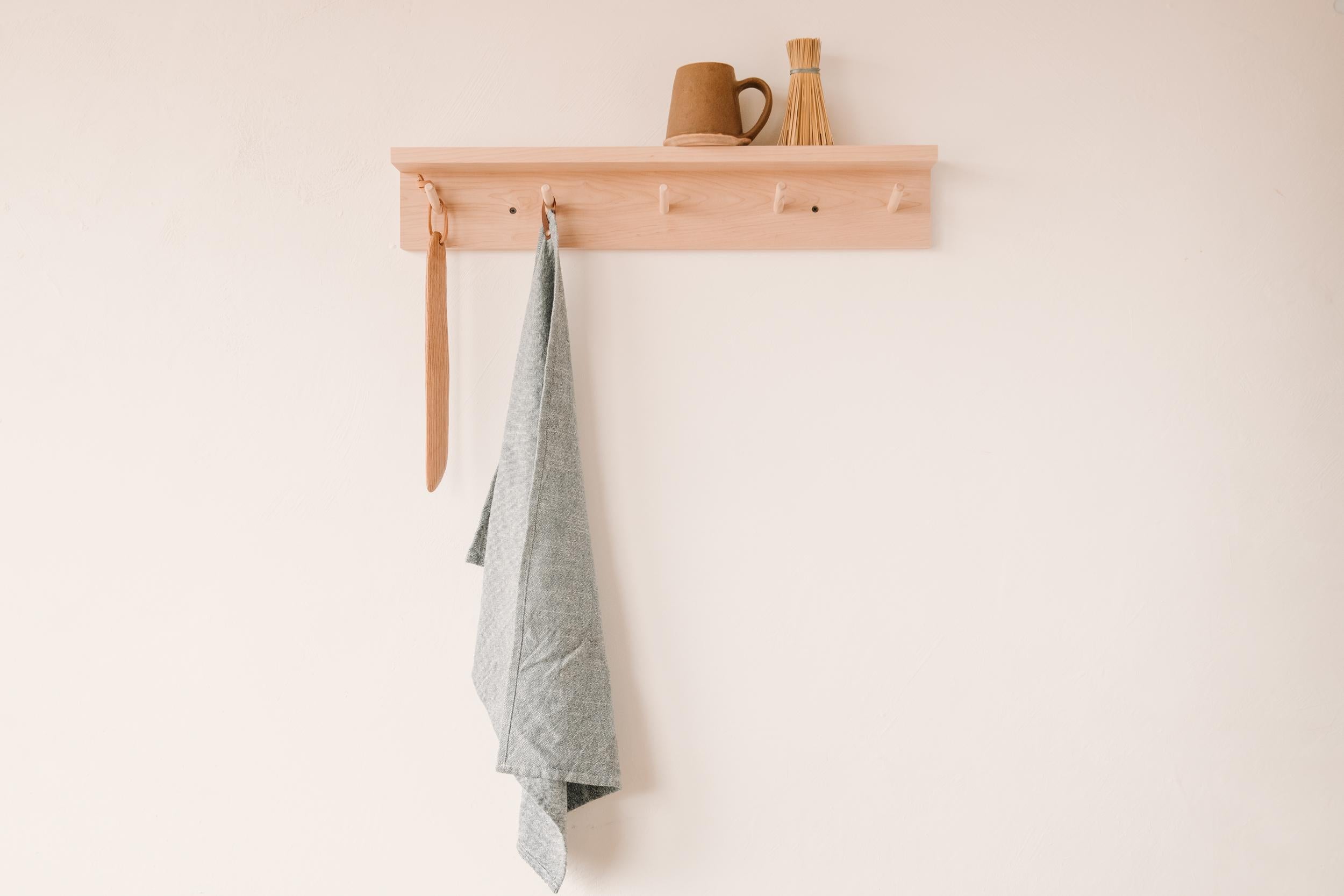 Maple-Peg-Rail-With-Spreading-Knife