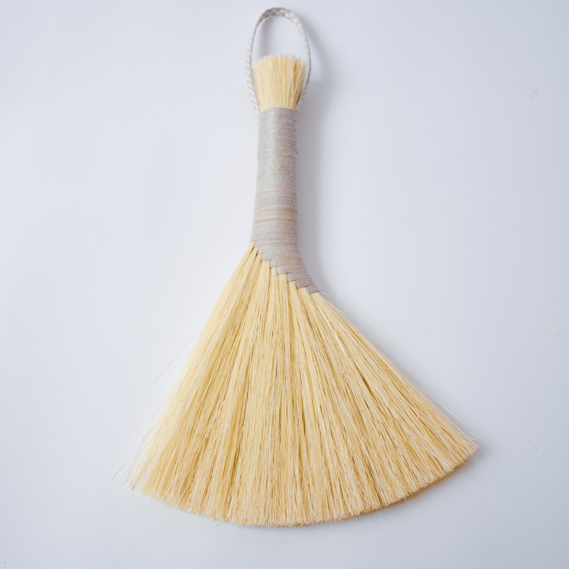 Tampico-handbroom-with-pink-handle