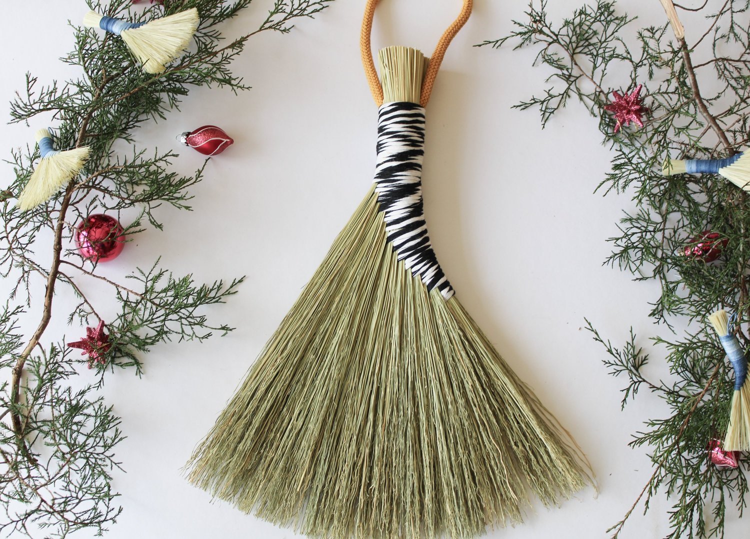 Handbroom-with-two-tone-white-black-thread-handle 