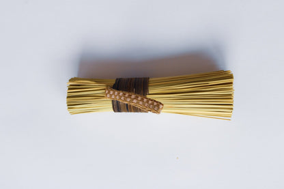 scrub-with-brown-threaded-handle