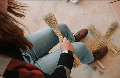 worker-building-handbrooms