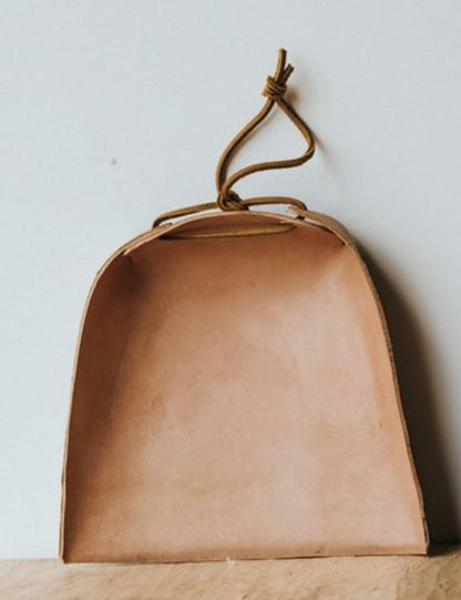 Leather dustpan