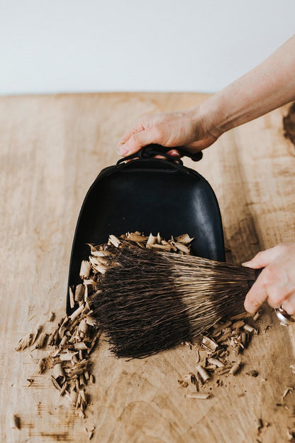 Leather dustpan