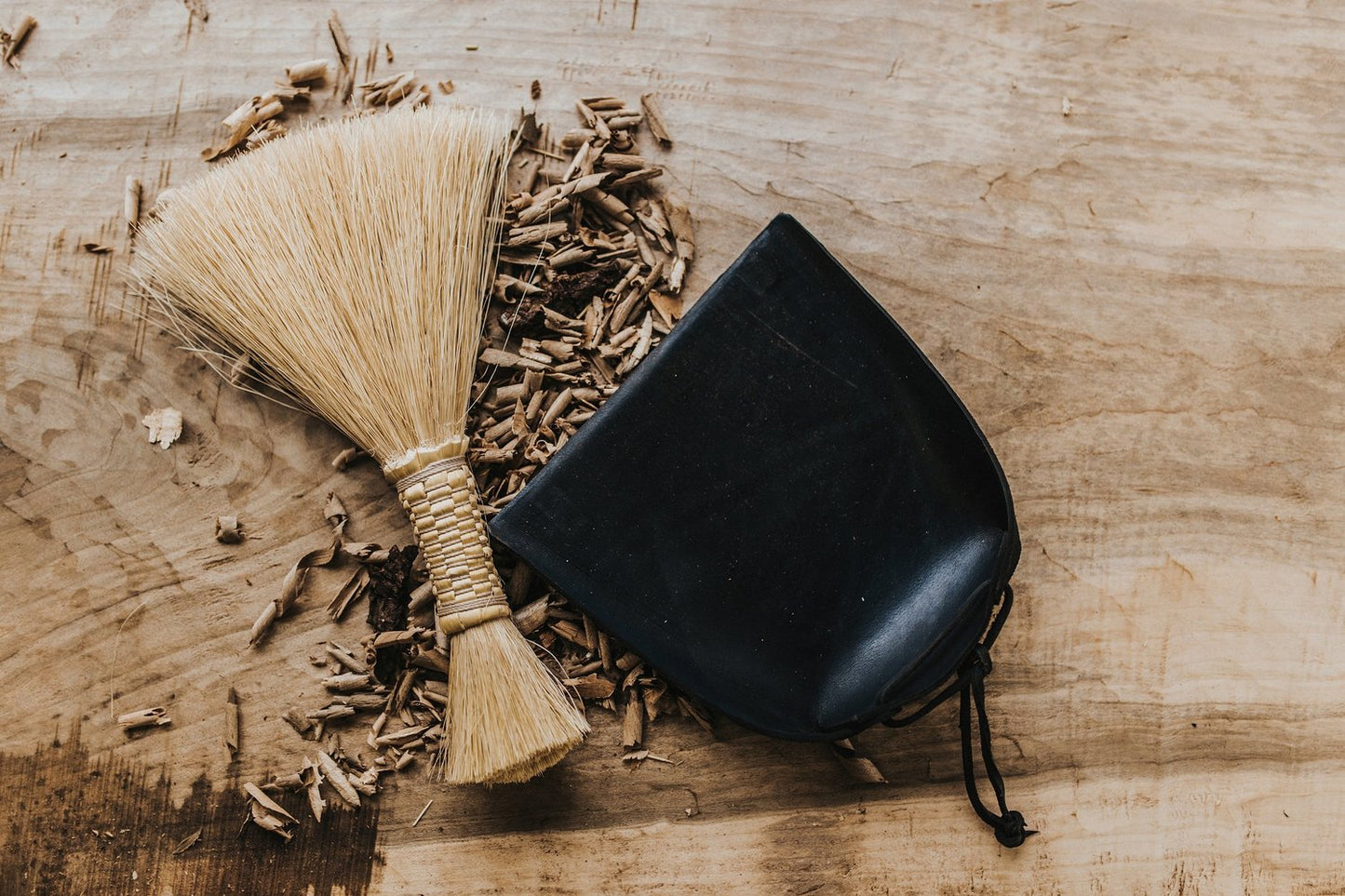 Leather dustpan