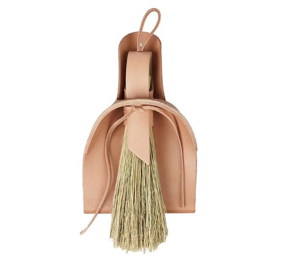 Nesting-bush-with-natural-leather-dustpan