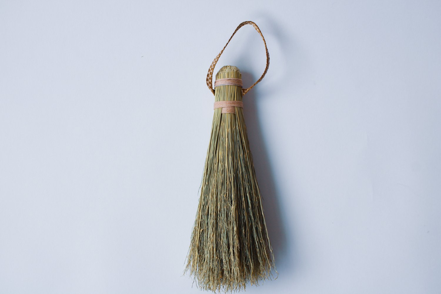 Small-brush-with-brown-threaded-handle