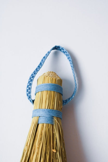 Small-brush-with-Light-Blue-threaded-handle