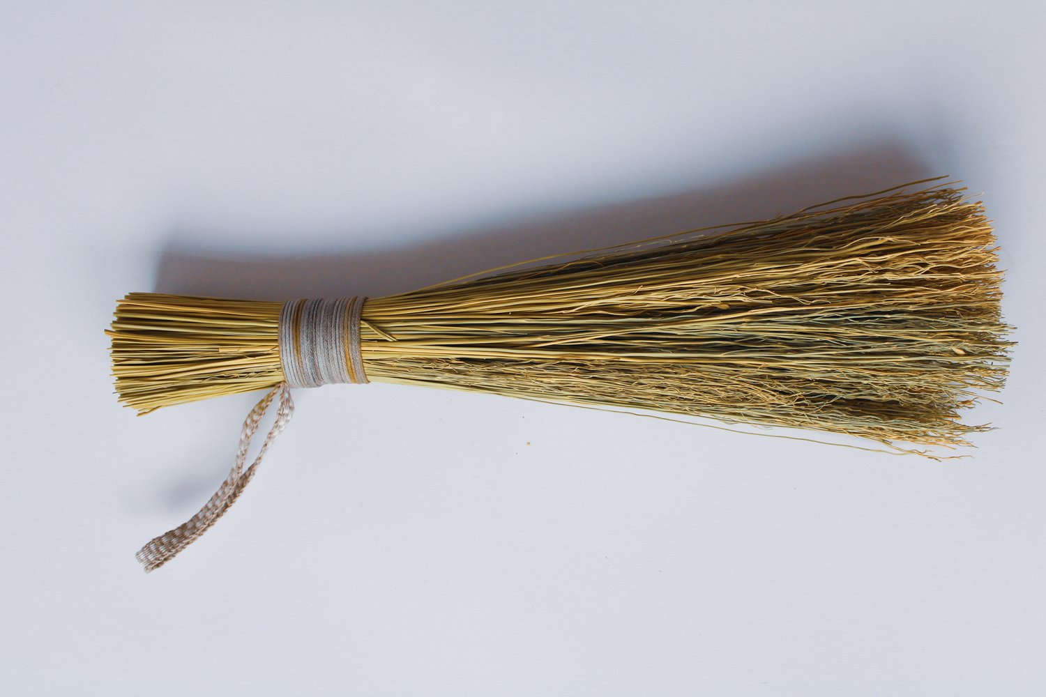 Small-Brush-Two-Tone-Thread 