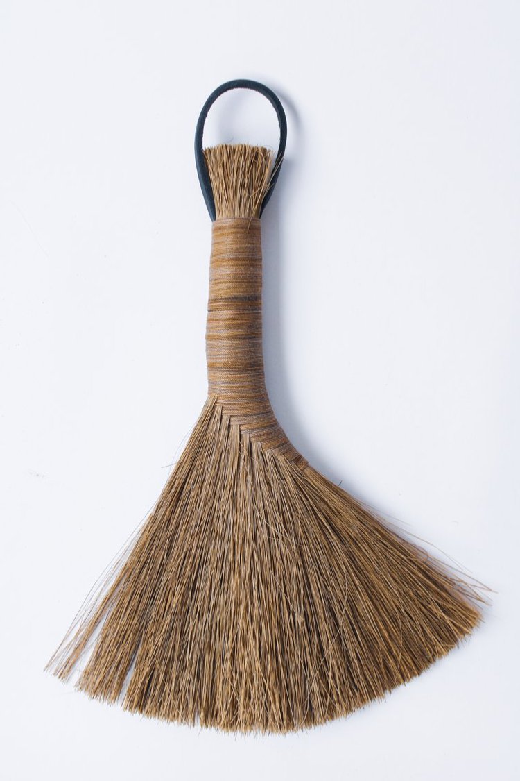 Dark-Tampico-Brush-With-Brown-Threaded-Handle