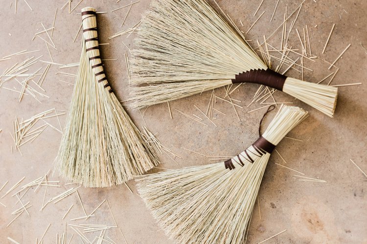 Many-Handbrooms-with-brown-threaded-handles