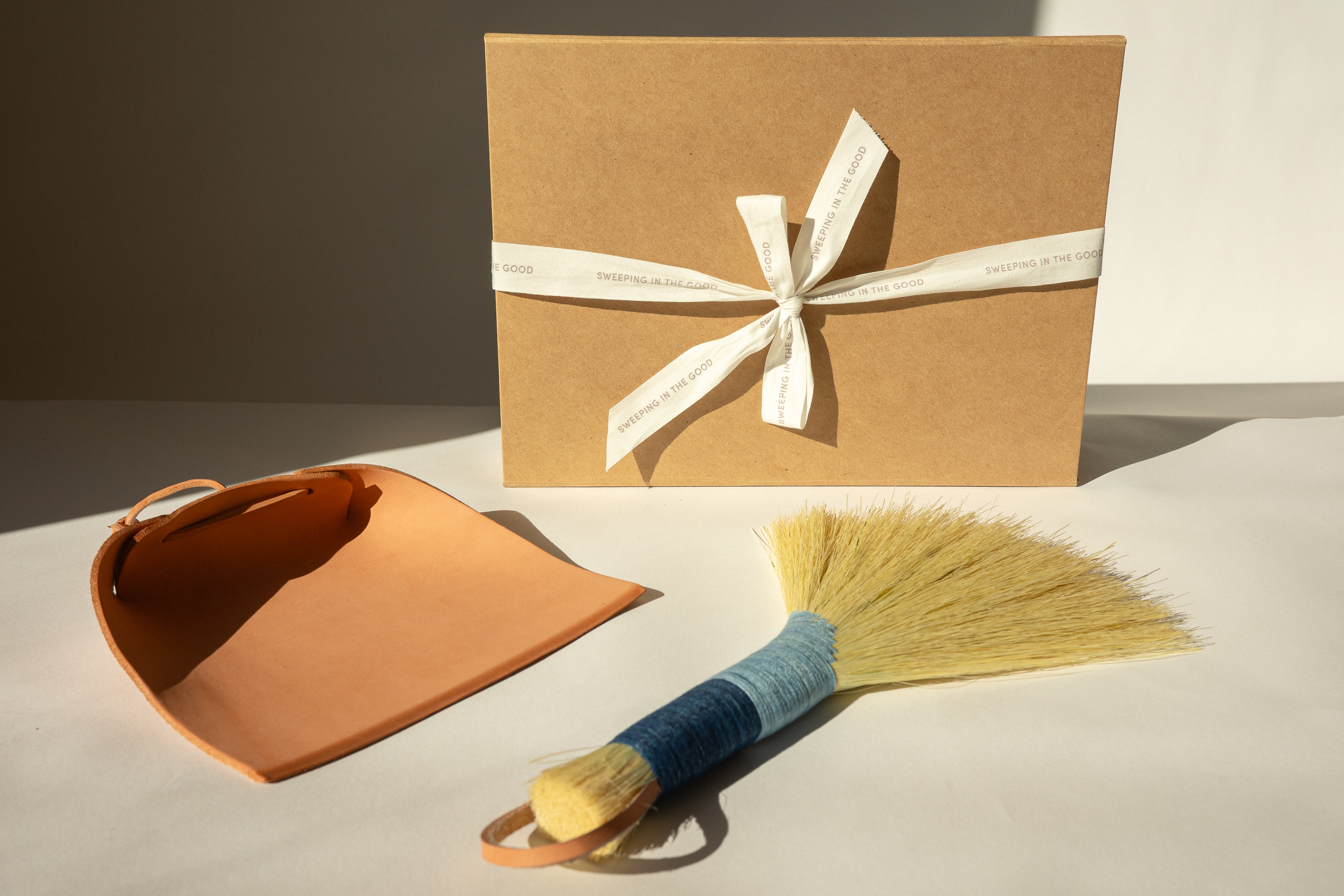 Sunhouse Craft Turkey Wing Broom and Dustpan - Thumbnail 2