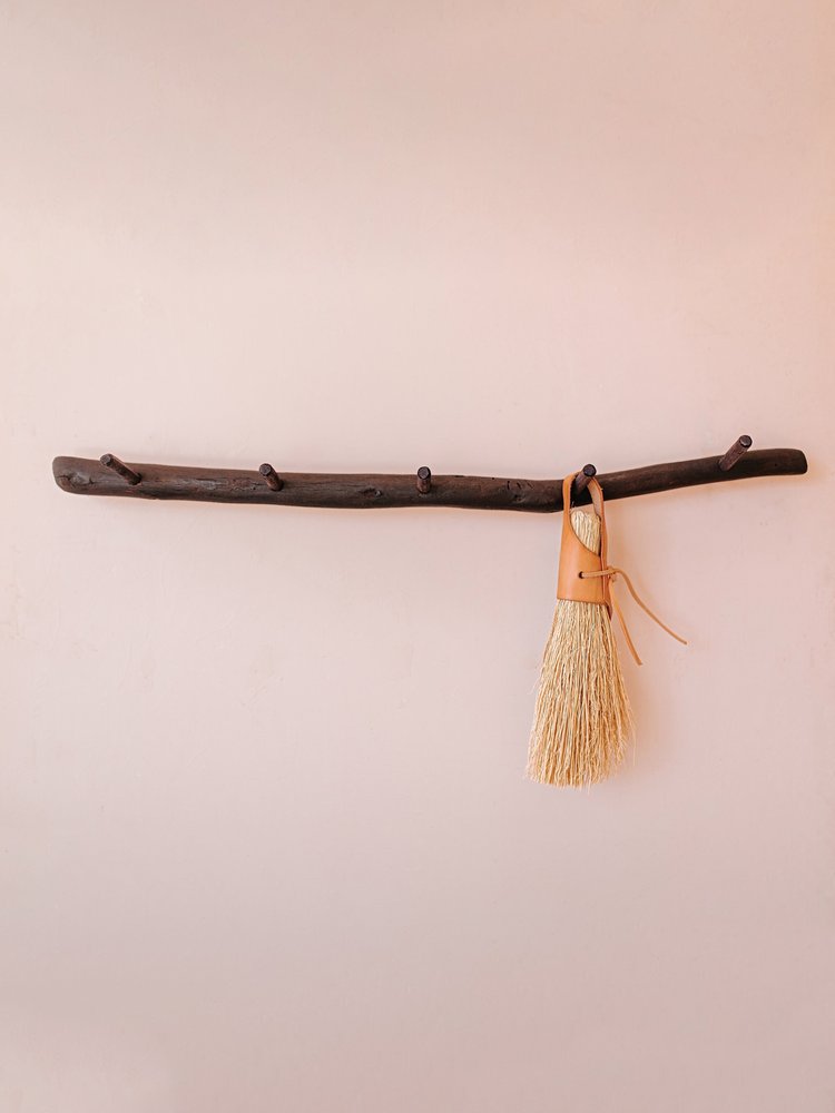 Black-peg-rack-with-nesting-handbroom