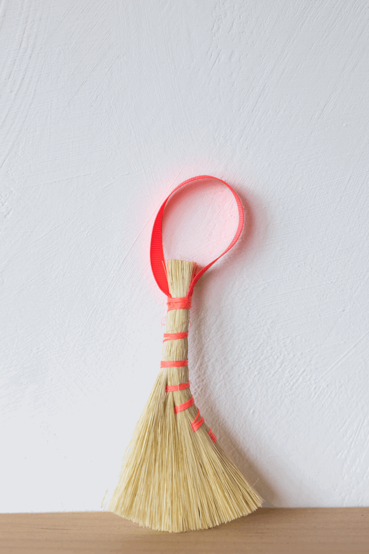 Tiny-Pink-Tampico-Brush-Ornament-Natural 