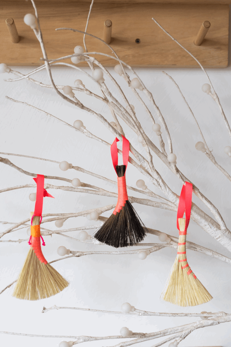 Many-Tiny-Pink-Tampico-Brush-Ornaments-On-Tree
